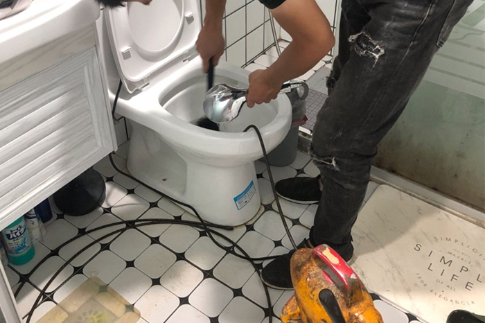 中卫马桶堵塞自己疏通还是找师傅？专业上门服务让你省时更省心